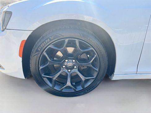 Used 2020 Chrysler 300 S image 29