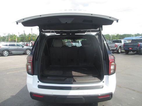 Certified 2022 Chevrolet Suburban Z71 w/ Luxury Package AWD/4WD image 8