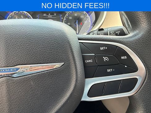 Used 2018 Chrysler Pacifica L FWD image 27