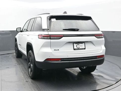 New 2025 Jeep Grand Cherokee Altitude AWD/4WD image 4