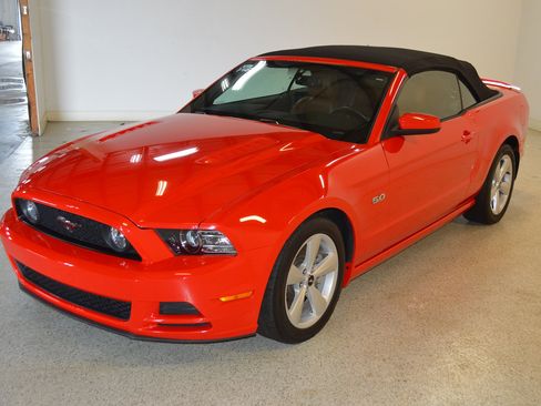 Used 2014 Ford Mustang GT RWD image 7