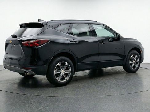 Used 2025 Chevrolet Blazer LT FWD image 9