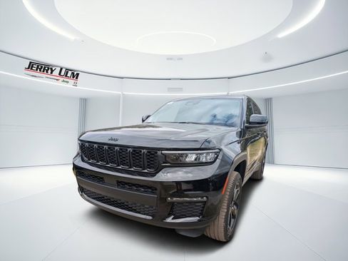 New 2025 Jeep Grand Cherokee L Limited w/ Black Appearance Package image 6