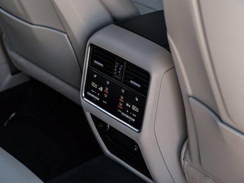 Used 2023 Porsche Cayenne S Platinum AWD/4WD image 53