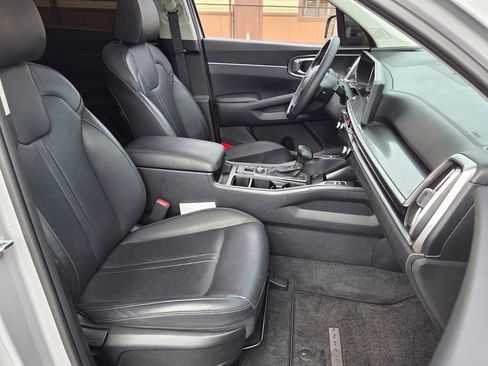 Used 2025 Kia Sorento S w/ Panoramic Sunroof Package image 14