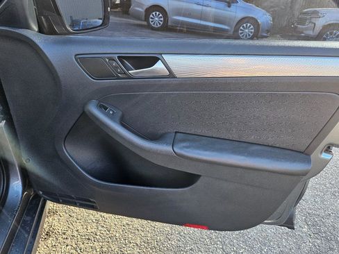 Used 2016 Volkswagen Jetta SE image 34