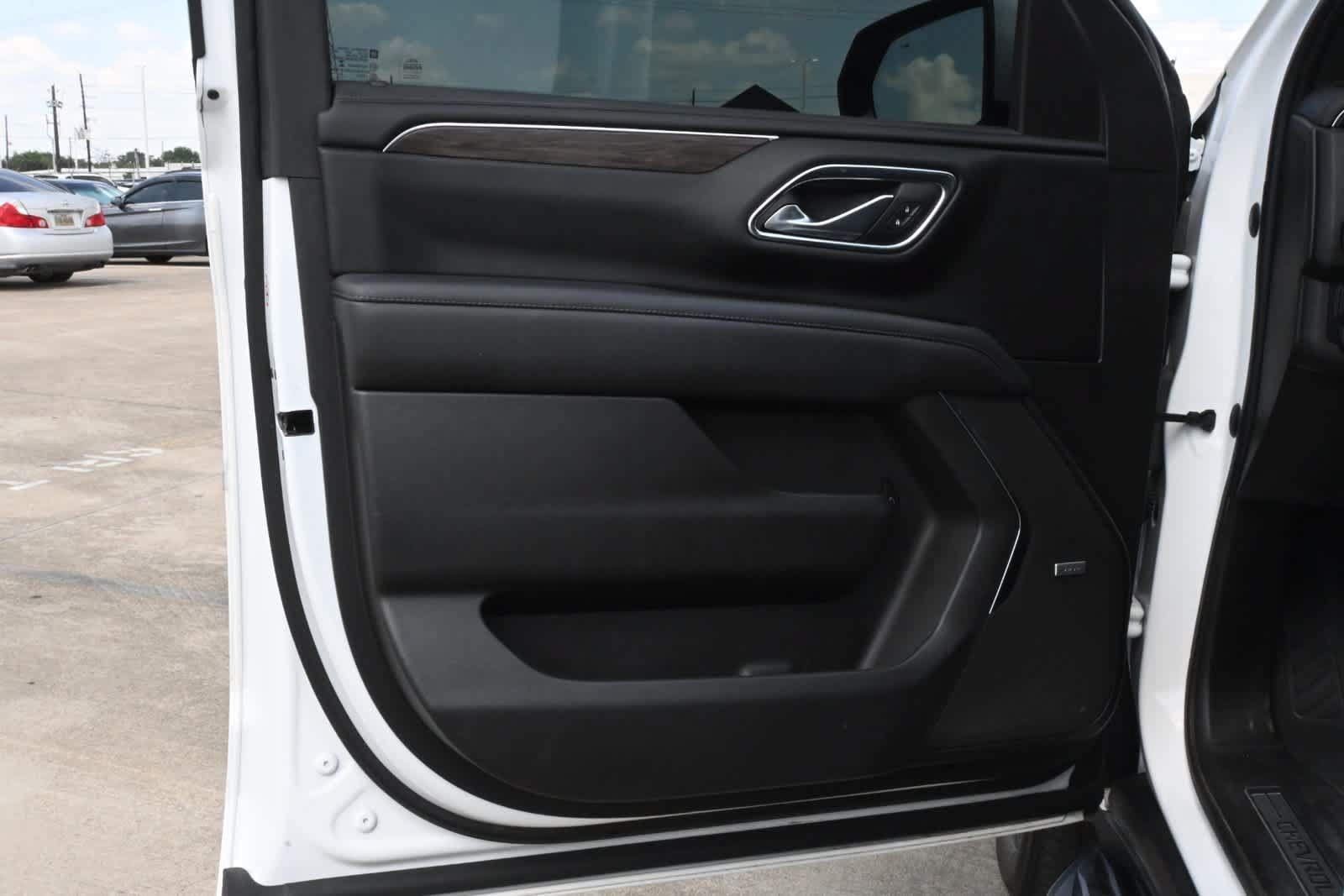 Used 2023 Chevrolet Tahoe LT w/ Luxury Package RWD image 18