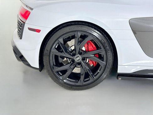 Used 2021 Audi R8 V10 w/ Premium Package RWD image 35
