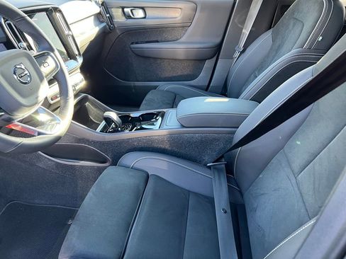 Used 2022 Volvo C40 P8 Recharge Ultimate image 9