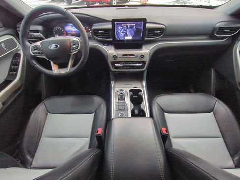 Used 2022 Ford Explorer XLT w/ Equipment Group 202A image 15