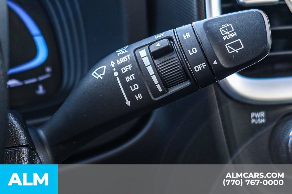 Used 2025 Hyundai Venue SEL FWD image 32