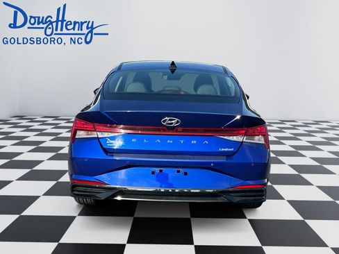 Used 2022 Hyundai Elantra Limited FWD image 4