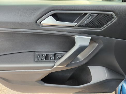 Used 2020 Volkswagen Tiguan SE image 16