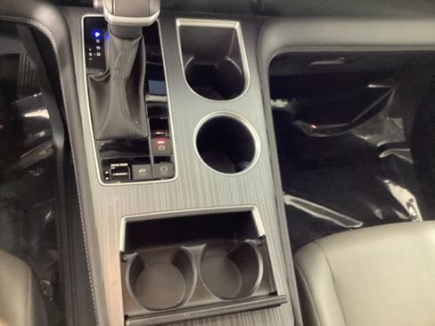 Used 2025 Toyota Sienna XLE FWD image 25