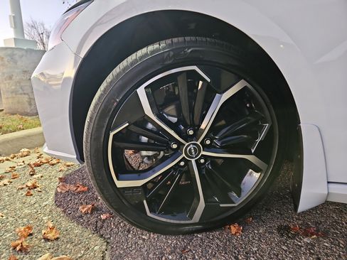 Used 2024 Nissan Altima 2.5 SR w/ SR Premium Package image 19