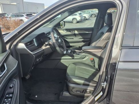 New 2026 Jeep Grand Cherokee Altitude image 23