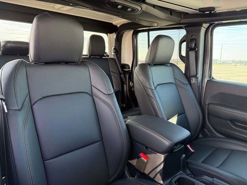 New 2026 Jeep Gladiator Sport image 19