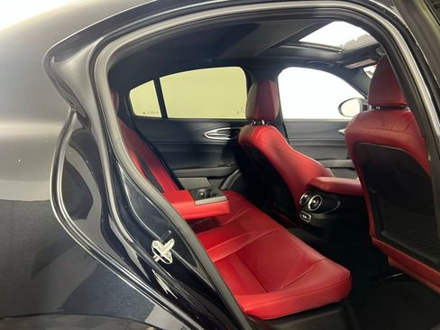 Used 2024 Alfa Romeo Giulia Ti w/ Performance Driving Package image 28