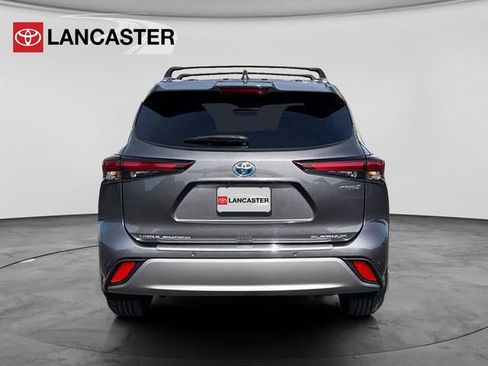 Used 2024 Toyota Highlander Platinum AWD/4WD image 6