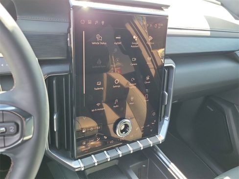 Used 2025 GMC Acadia AT4 image 13