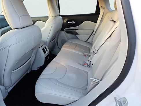 Used 2019 Jeep Cherokee Limited image 34