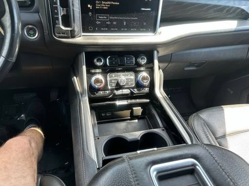 Used 2022 GMC Yukon XL Denali AWD/4WD image 26