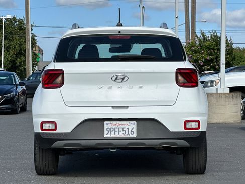 Used 2025 Hyundai Venue SEL FWD image 5