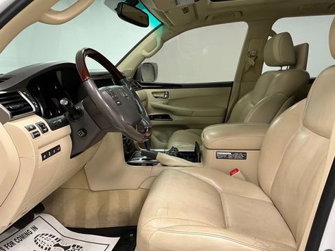 Used 2015 Lexus LX 570 4WD w/ Luxury Package image 21