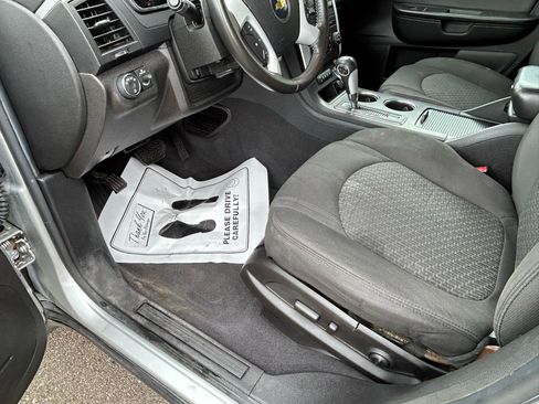 Used 2011 Chevrolet Traverse LT w/ Personal Connectivity Package FWD image 10