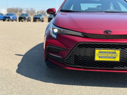 Used 2025 Toyota Corolla SE w/ SE Premium Package image 4