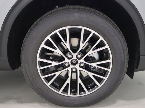 Certified 2024 Ford Escape SE image 64