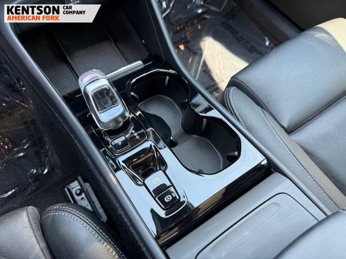 Used 2025 Volvo XC40 B5 Plus AWD/4WD image 21