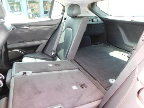 Used 2018 Alfa Romeo Stelvio AWD image 27