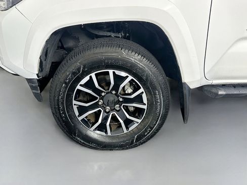 Used 2020 Toyota Tacoma TRD Sport w/ Technology Package AWD/4WD image 28