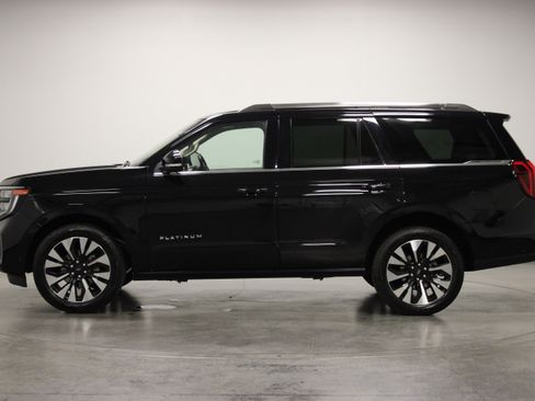 Used 2025 Ford Expedition Platinum w/ Driver's Package AWD/4WD image 5