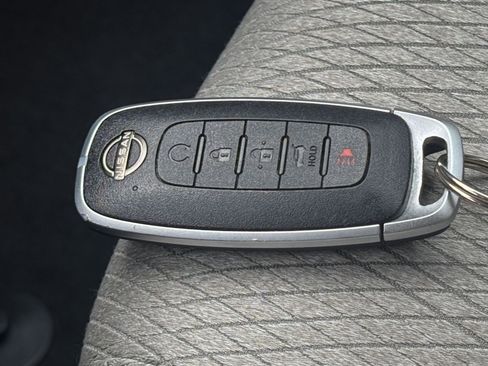 Used 2025 Nissan Rogue SV FWD image 21