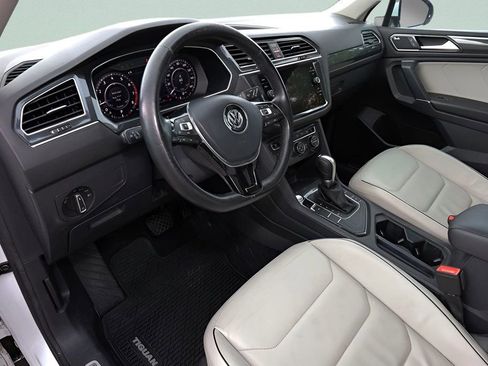 Used 2018 Volkswagen Tiguan SEL Premium image 24