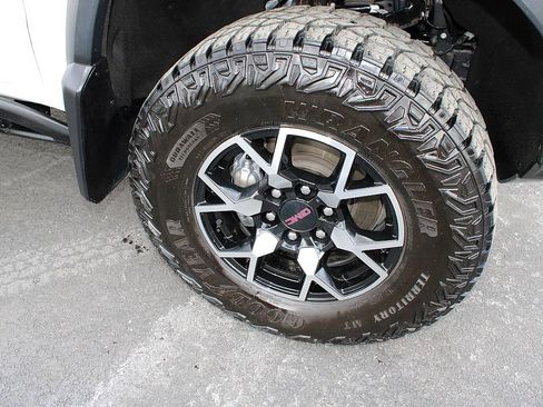 Used 2023 GMC Canyon AT4X image 10