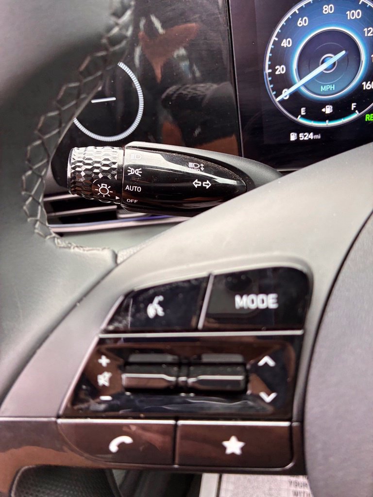 Certified 2025 Hyundai Elantra Limited FWD image 31