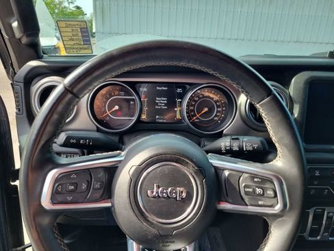 Used 2018 Jeep Wrangler Unlimited Sahara image 15