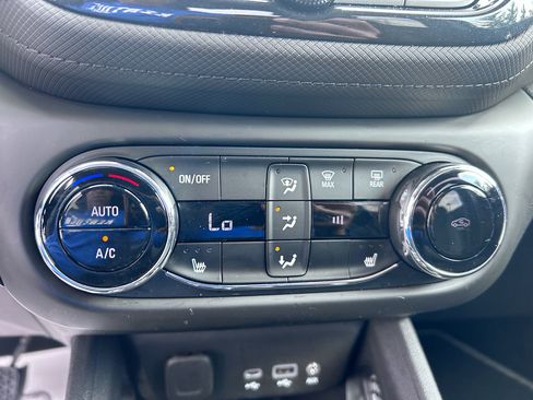 Used 2023 Chevrolet TrailBlazer LT w/ Sun and Liftgate Package image 28