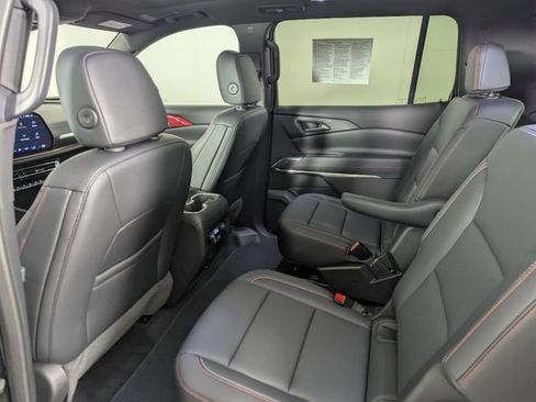 Used 2025 Chevrolet Traverse Z71 image 23