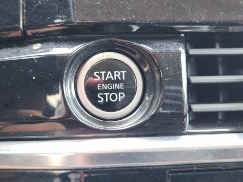 Used 2023 Nissan Pathfinder SL AWD/4WD image 17