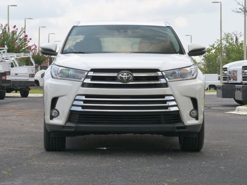Used 2017 Toyota Highlander Limited AWD/4WD image 37