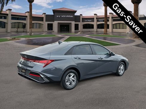 Used 2026 Hyundai Elantra SE FWD image 8