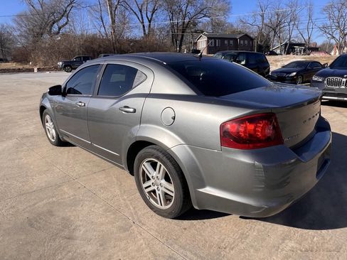 Used 2012 Dodge Avenger SXT image 3