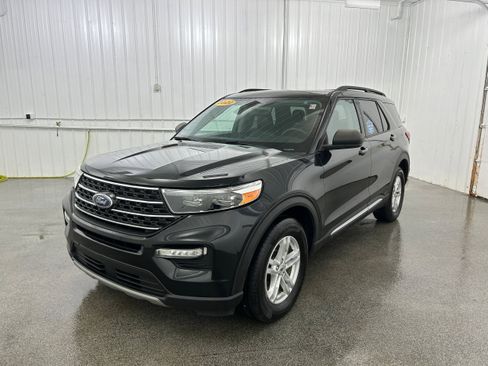 Used 2020 Ford Explorer XLT w/ Equipment Group 202A AWD/4WD image 18