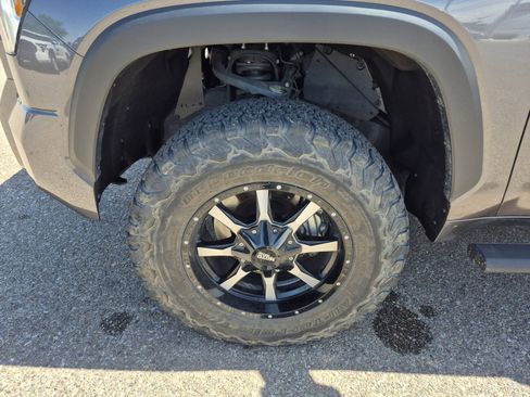 Used 2023 Toyota Tundra SR5 w/ SR5 Convenience Package AWD/4WD image 23