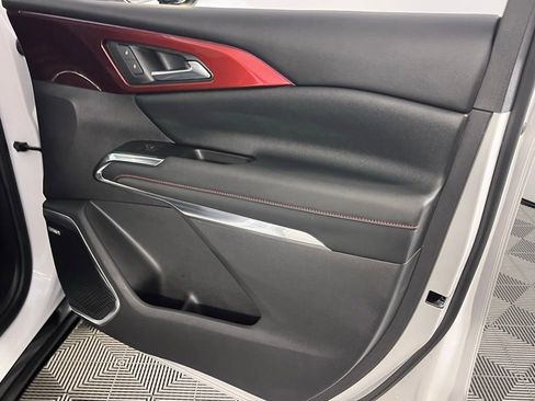 Used 2024 Chevrolet Traverse RS image 37