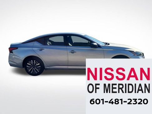 Used 2024 Nissan Altima 2.5 SV image 6